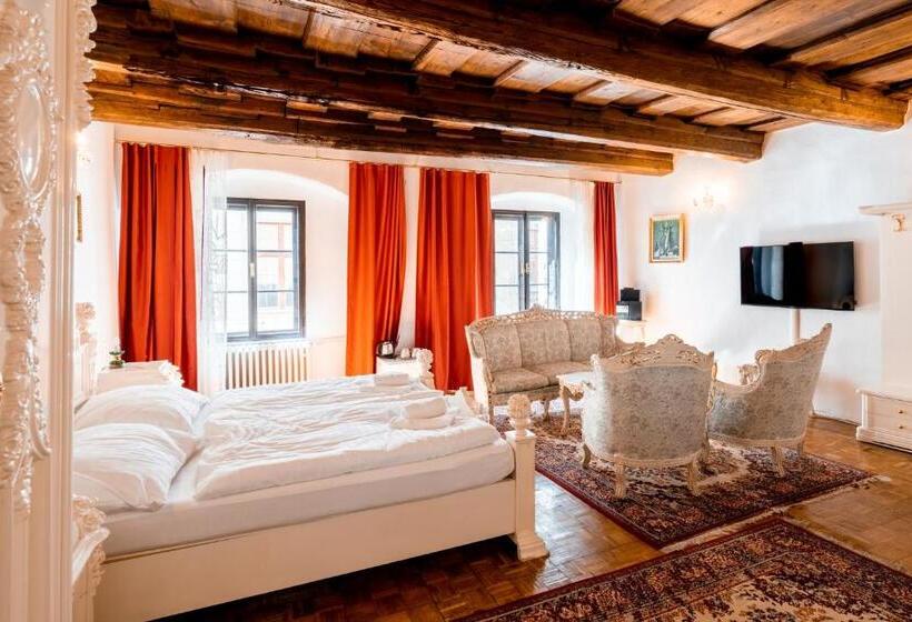 פנסיון Leylaria