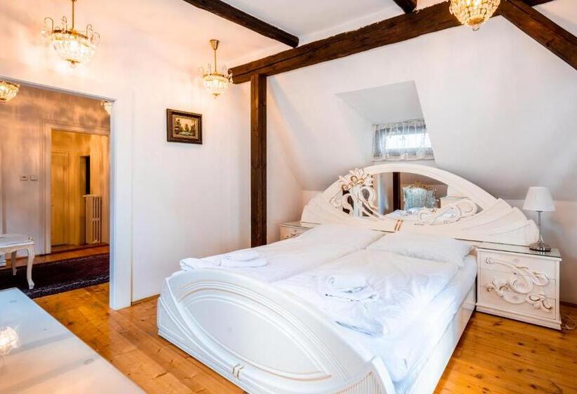 פנסיון Leylaria