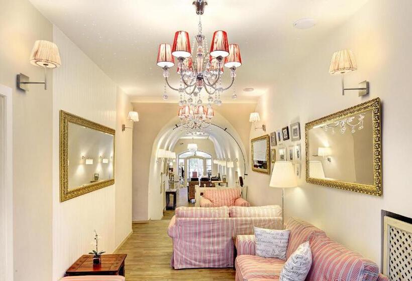 פנסיון Leylaria