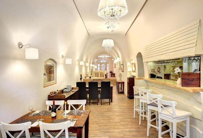 פנסיון Leylaria