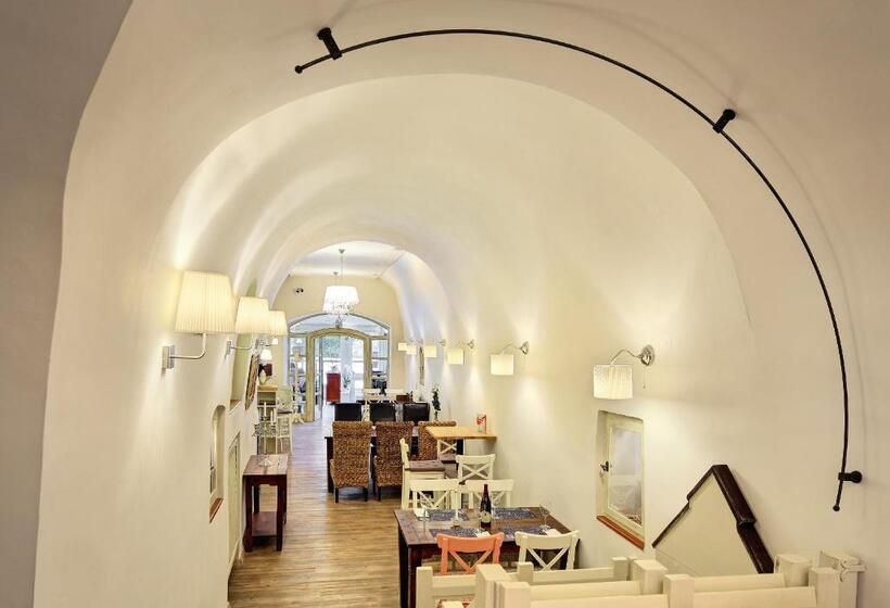 פנסיון Leylaria