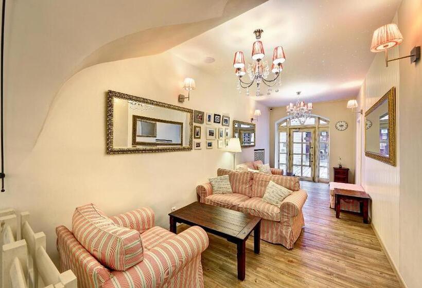 פנסיון Leylaria