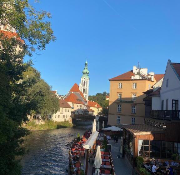 פנסיון Leylaria