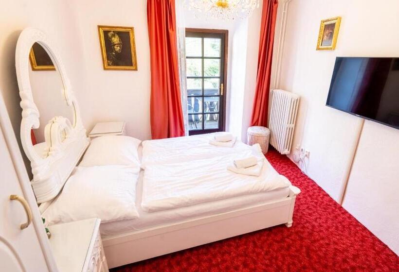 פנסיון Leylaria