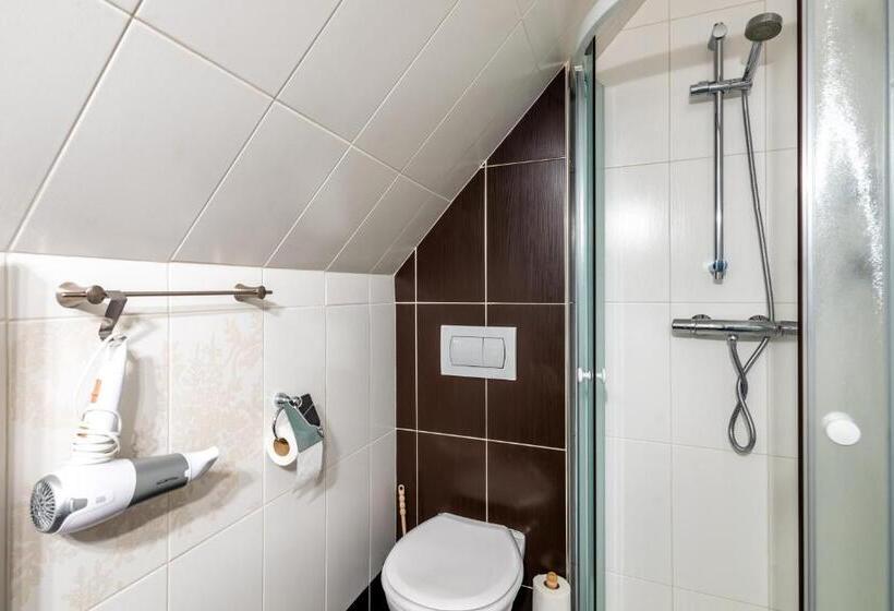 פנסיון Leylaria