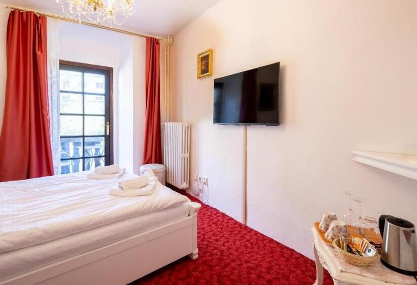 פנסיון Leylaria