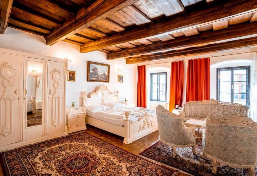 פנסיון Leylaria