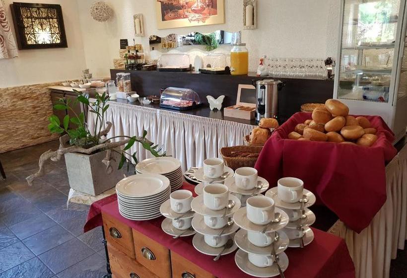 פנסיון Zur Brücke