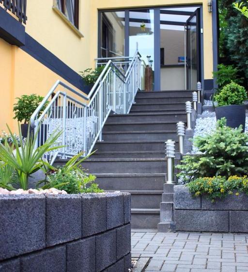 פנסיון Zur Brücke