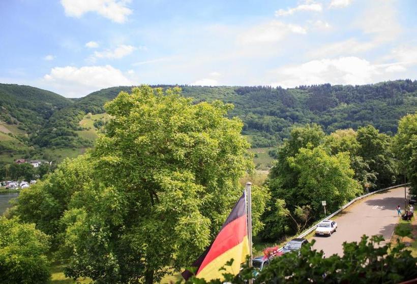 פנסיון Zur Brücke