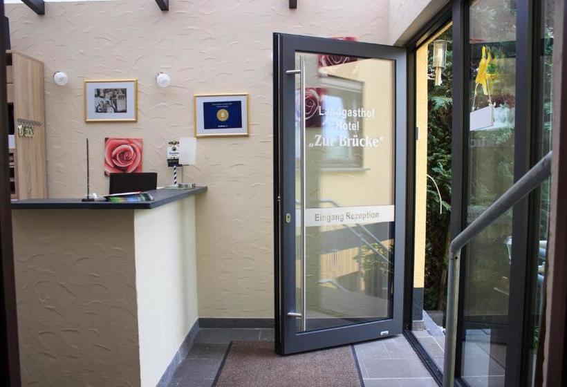 פנסיון Zur Brücke