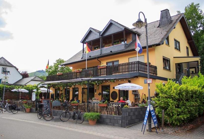 פנסיון Zur Brücke