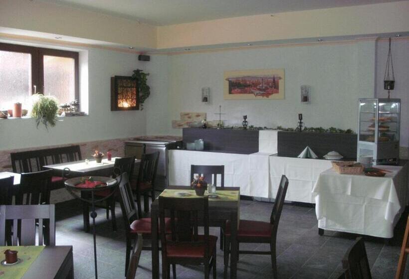 פנסיון Zur Brücke