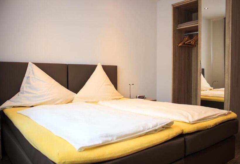 פנסיון Zur Brücke