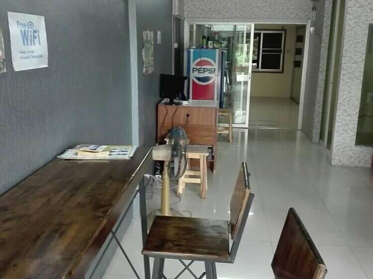 Gondor Guesthouse Hostel