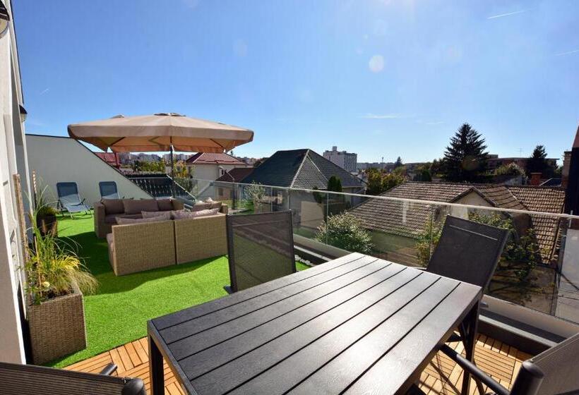 酒店 Mandarin Premium Apartments