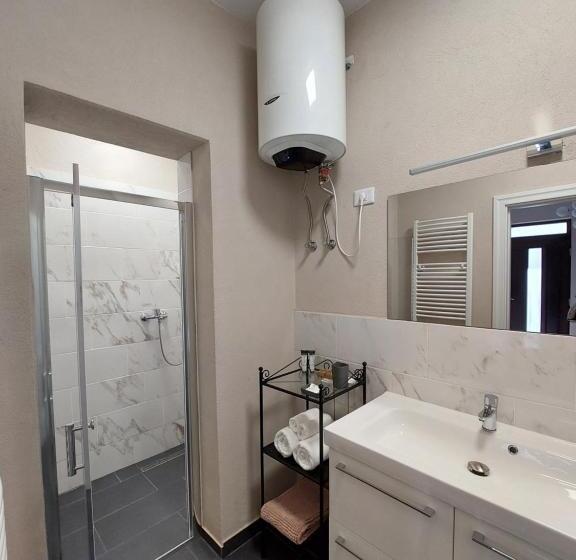 酒店 Mandarin Premium Apartments