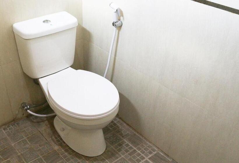 Отель Oyo 1722 Villa Ciparay Indah