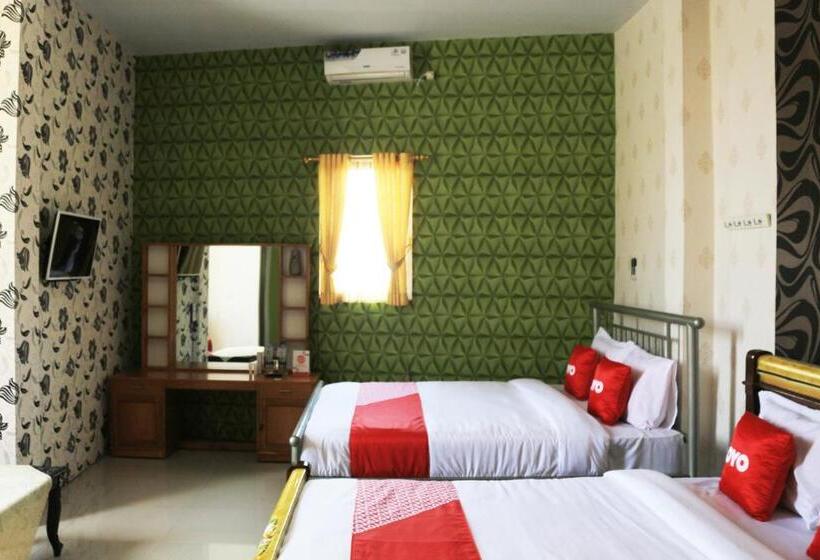 Отель Oyo 1722 Villa Ciparay Indah