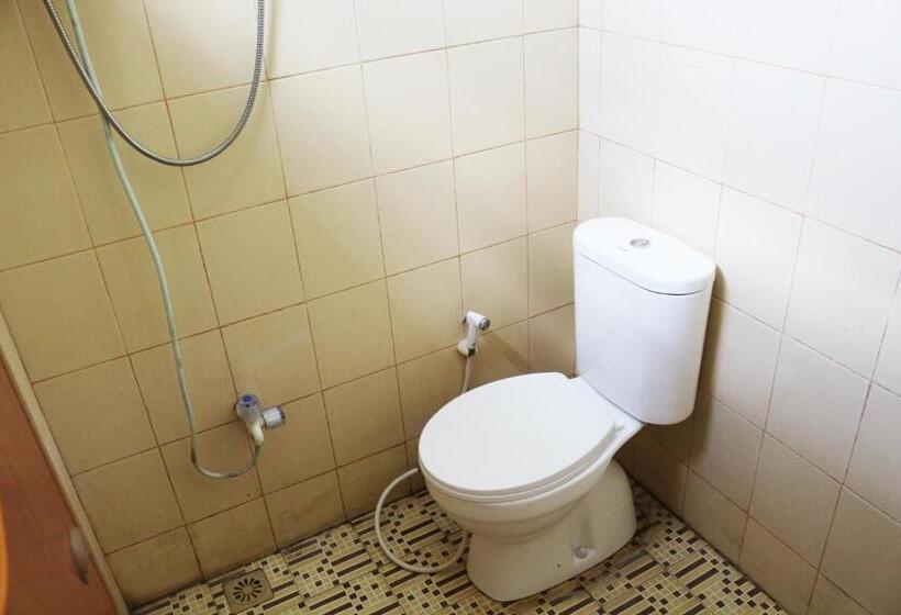 Отель Oyo 1722 Villa Ciparay Indah