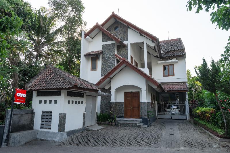 בית מלון כפרי Oyo 1778 Omah Duwet