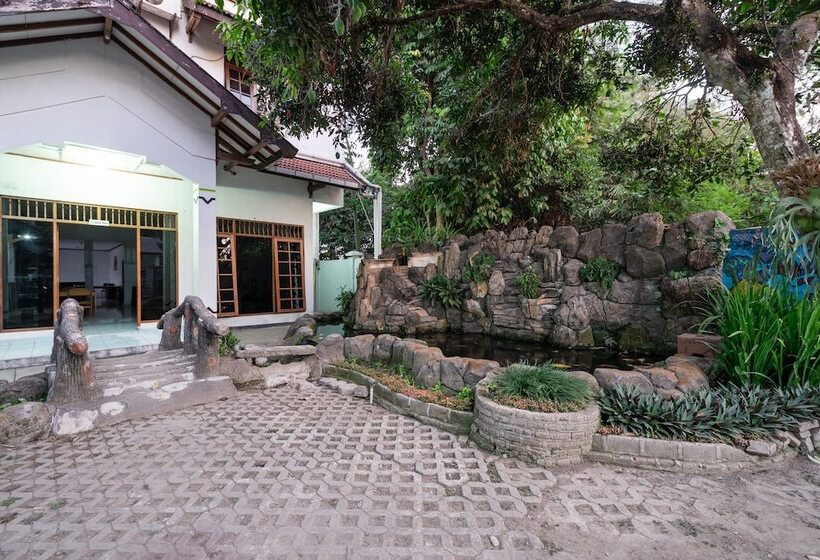 בית מלון כפרי Oyo 1778 Omah Duwet