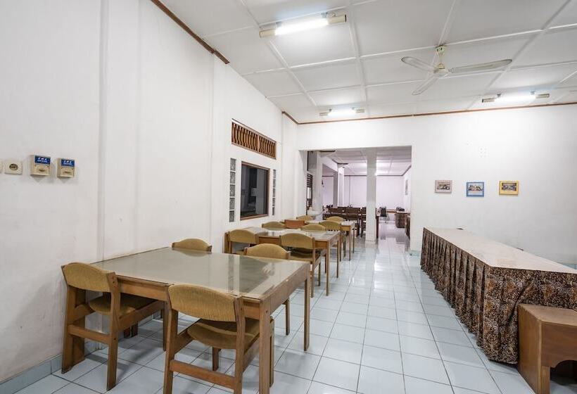 בית מלון כפרי Oyo 1778 Omah Duwet