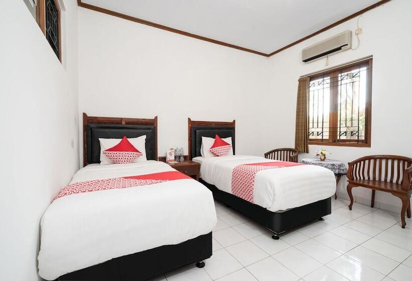 בית מלון כפרי Oyo 1778 Omah Duwet