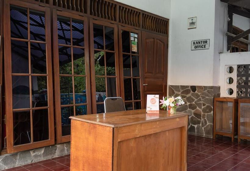 בית מלון כפרי Oyo 1778 Omah Duwet