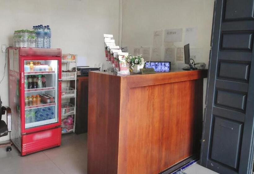 בית מלון כפרי Urbanview Os Residence Medan By Reddoorz