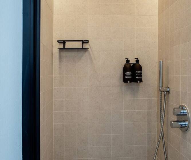 בית מלון כפרי Wren Urban Nest