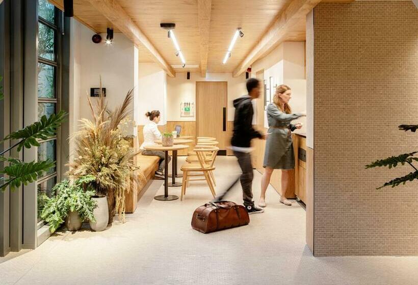 בית מלון כפרי Wren Urban Nest