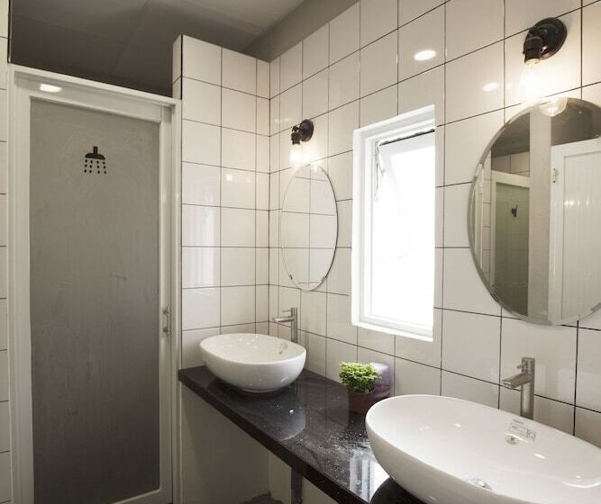 199x Cong Quynh   Hostel