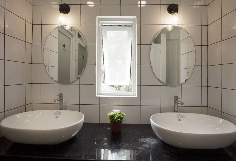 199x Cong Quynh   Hostel