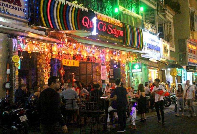 هاستل Aloha Saigon