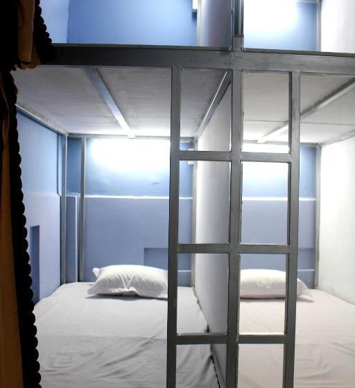 هاستل Aloha Saigon