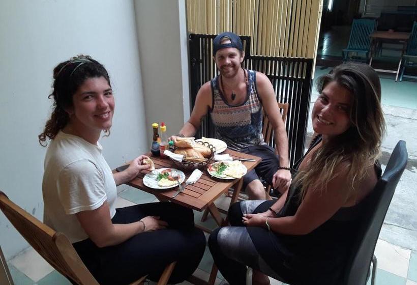 تختخواب و صبحانه Snow House