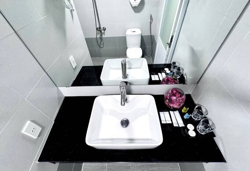 Cozy Hotel   140 Cong Quynh