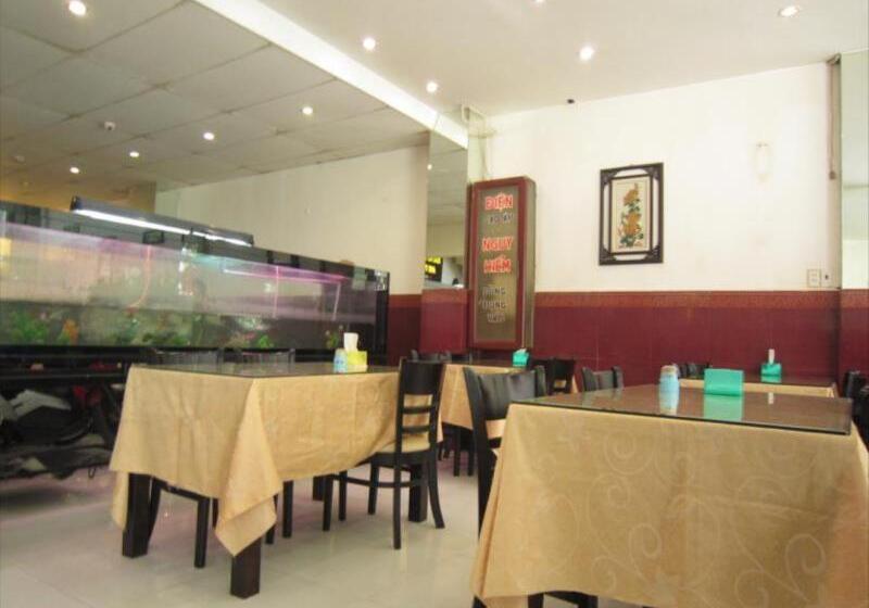 هتل Khách Sạn Hạnh Long