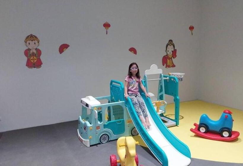 בית מלון כפרי Isanook Resort & Suites Hua Hin