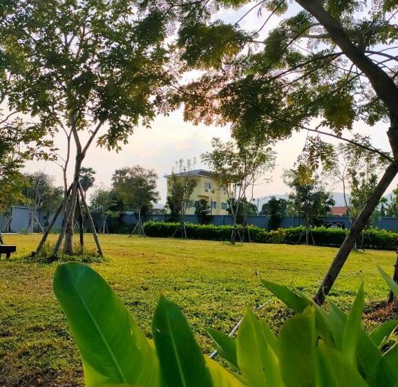 בית מלון כפרי Isanook Resort & Suites Hua Hin