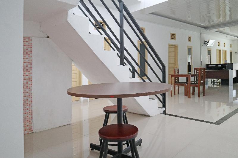 בית מלון כפרי Oyo 1185 Sachila Residence Syariah