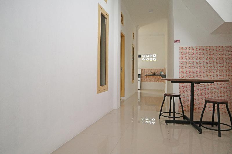 בית מלון כפרי Oyo 1185 Sachila Residence Syariah