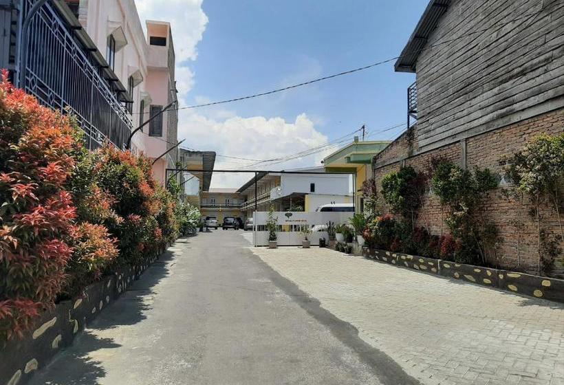 호텔 Oyo 1698 Juma Eluk