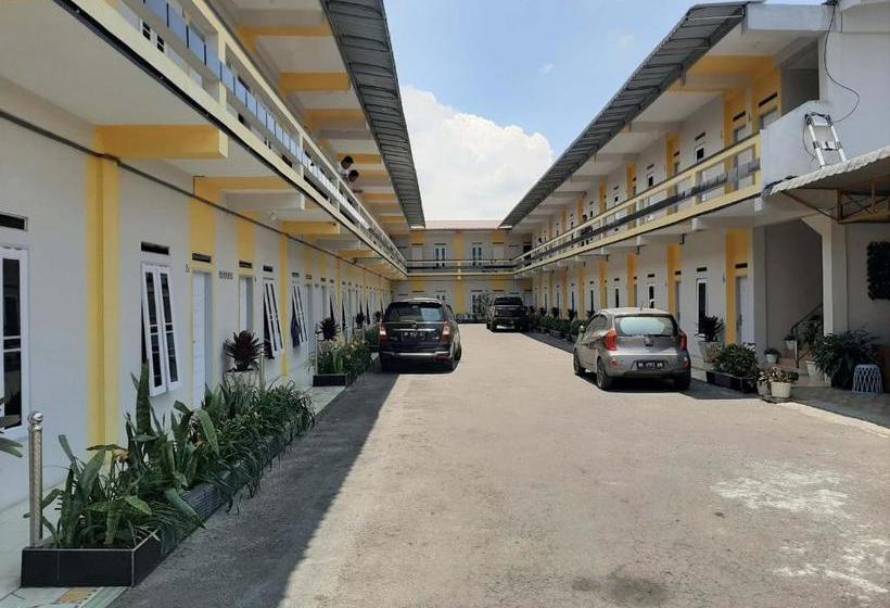 호텔 Oyo 1698 Juma Eluk