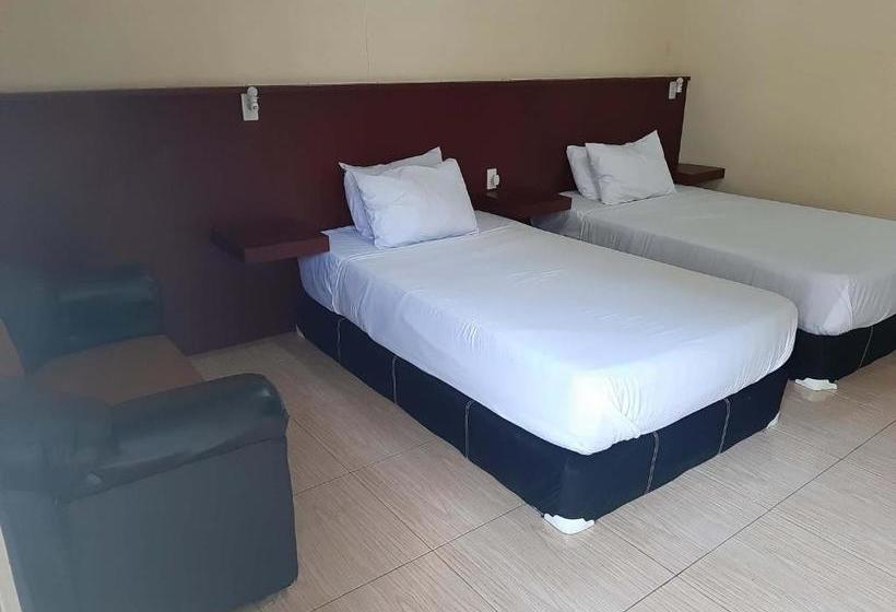 호텔 Oyo 1698 Juma Eluk