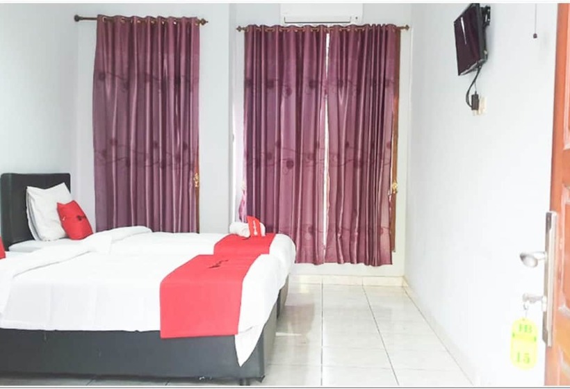 فندق Reddoorz Near Bojonegoro Train Station