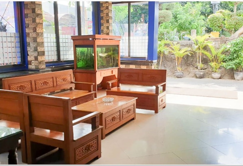 בית מלון כפרי Reddoorz Near Bojonegoro Train Station