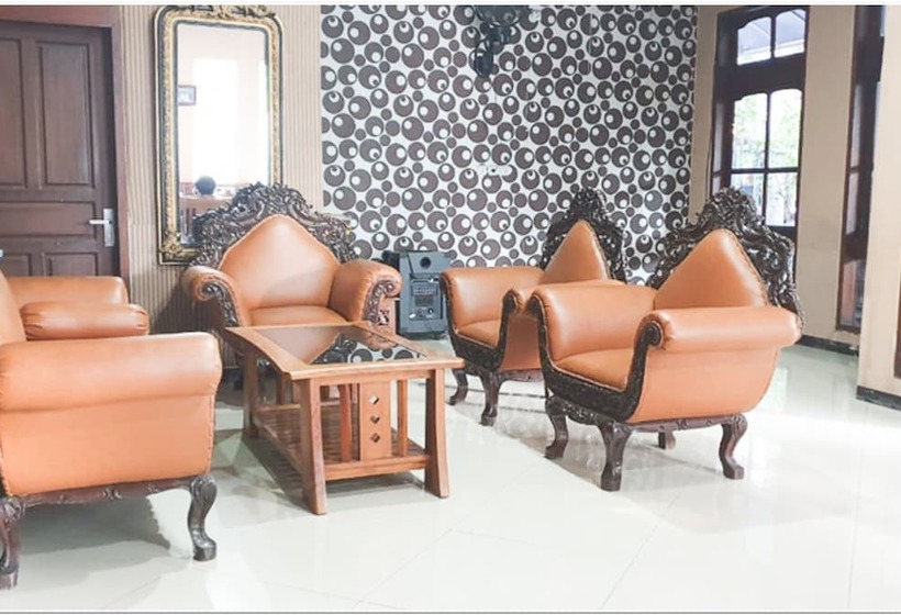 בית מלון כפרי Reddoorz Near Bojonegoro Train Station