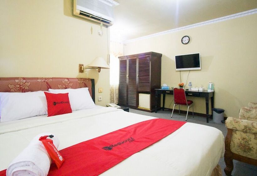 בית מלון כפרי Reddoorz Plus Near Pelabuhan Bitung